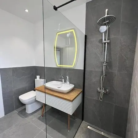 New! Seafront Flat In Long Beach