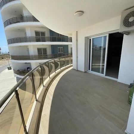 Lägenhet New! Seafront Flat In Long Beach Perivolia tou Trikomou